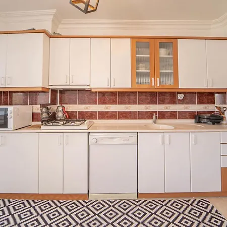 Sea View Vibrant Flat W Balcony Right By Sea Hébergement de vacances Fethiye